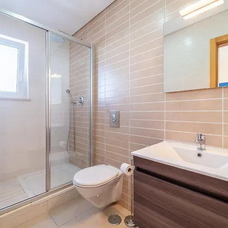 Burguna Apartment, 500m From *