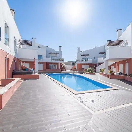 Lejlighed Burguna Apartment, 500m From